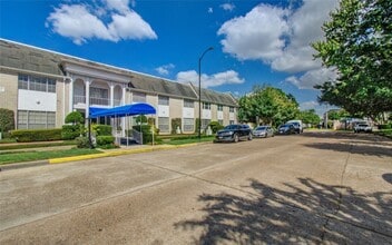 Building Photo - 2700 Bellefontaine