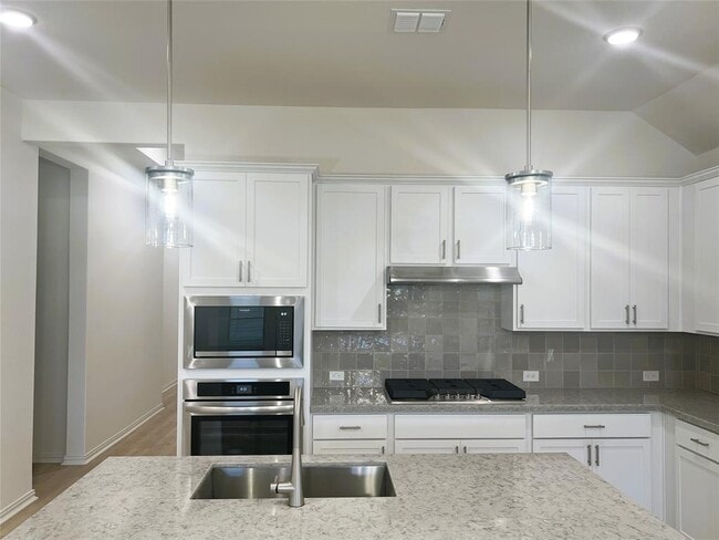 Building Photo - 247 Du Bois Ln