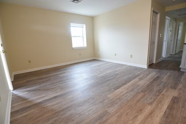 Foto del edificio - 151 NY-32 S