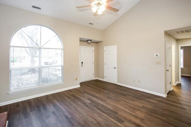 Foto del edificio - 4302 Emerald Ln