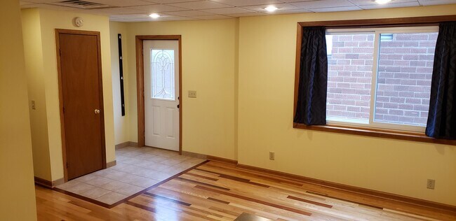 Foto del edificio - 915 W 5th St
