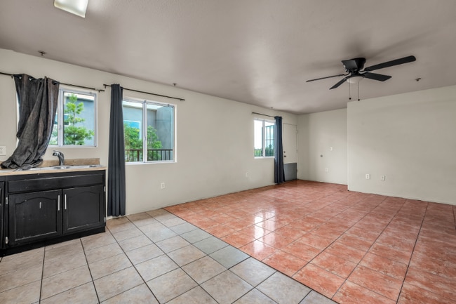 Foto del edificio - 5231 Huntington Dr