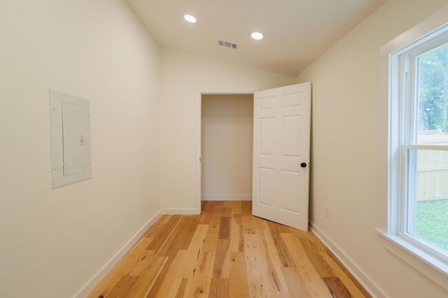 Building Photo - Brand new 3 bedroom 2 bathroom!