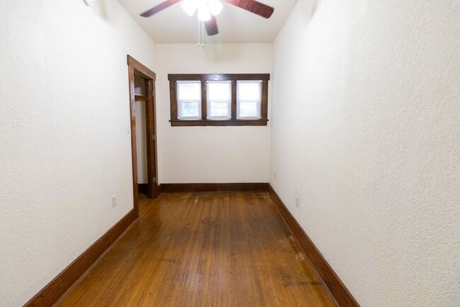 Building Photo - 6 Bedroom Home Close to Campus!