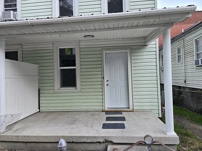Front porch - 103 Knobley St