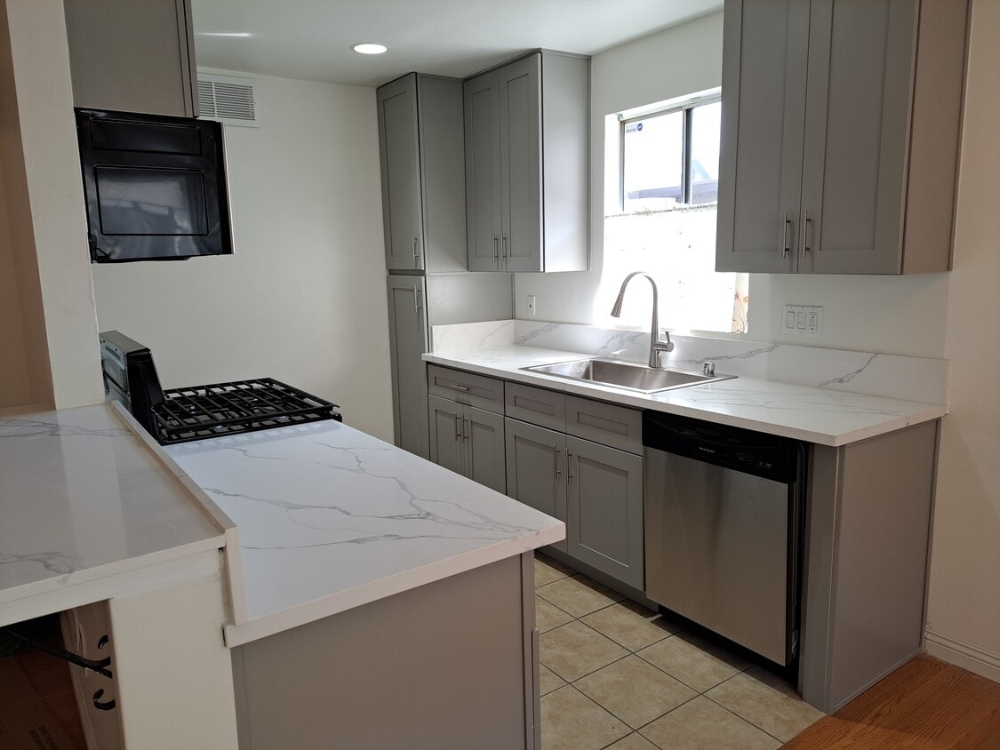 Foto principal - 5232 Wilkinson Ave