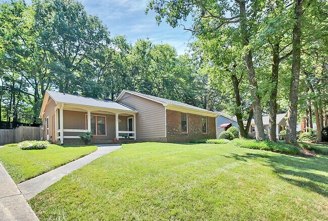 Foto del edificio - Exquisite South Charlotte Ranch, Move-In R...