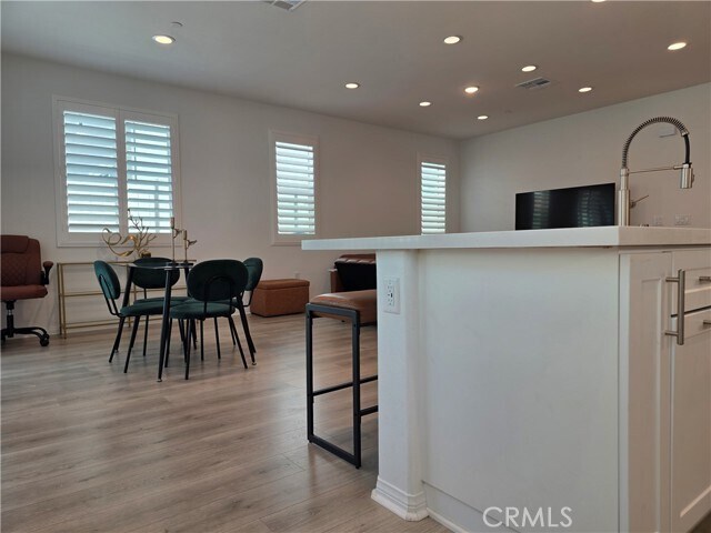 Building Photo - 24115 Hillcrest Dr