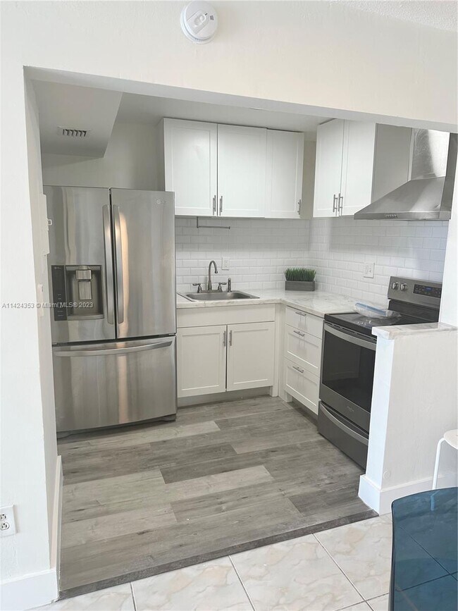 Foto del edificio - 2345 NE 135th St