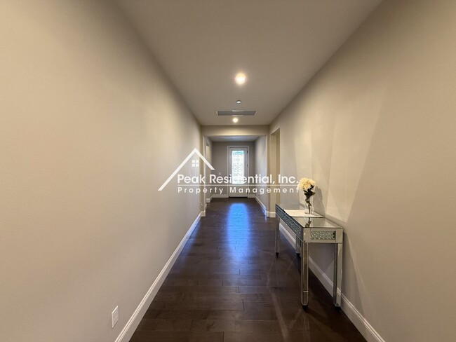 Building Photo - Updated Rocklin 3bd/4ba House With Large L...