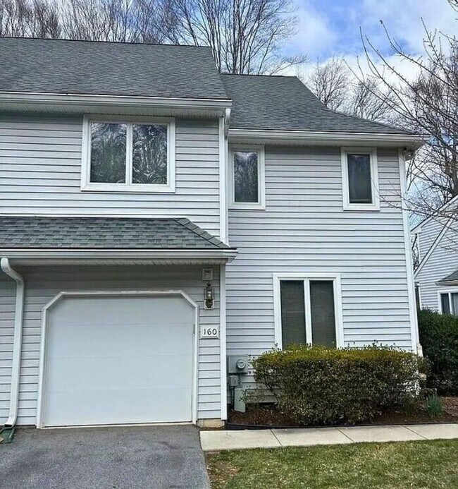 Foto del edificio - 3 Bedroom 2.5 bath End-Unit Orchard Valley Townhome in Kennett Square