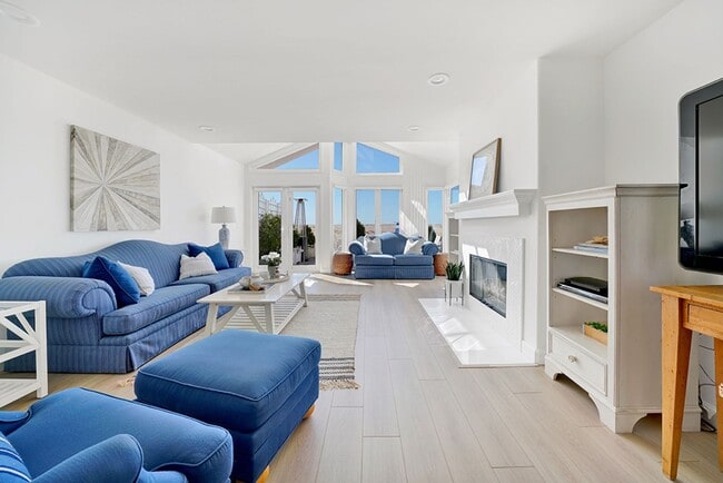 Building Photo - Oceanfront On The Boardwalk 3 Bed/ 2.5 Bath