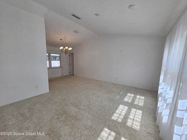 Foto del edificio - 832 Newfound Harbor Dr