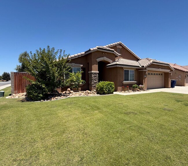 Foto del edificio - Northwest home with pool and spa
