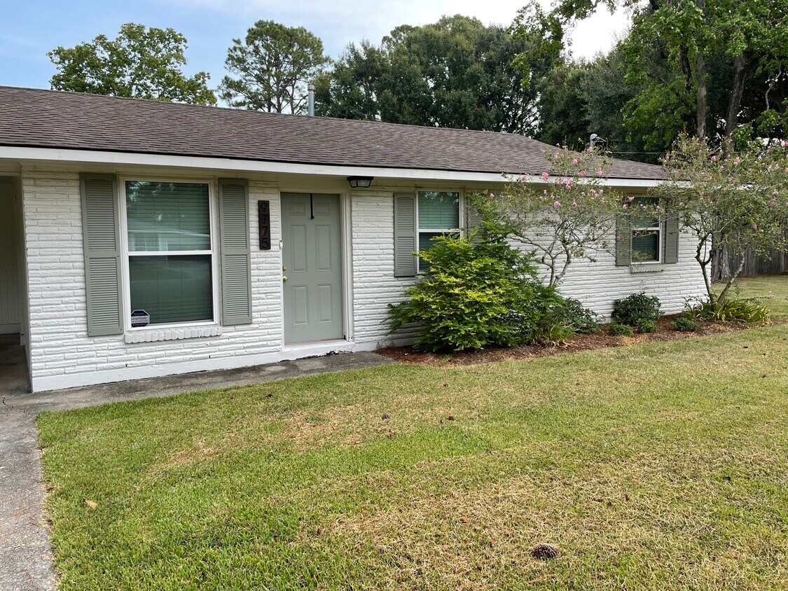 Primary Photo - 9775 E Inniswold Rd