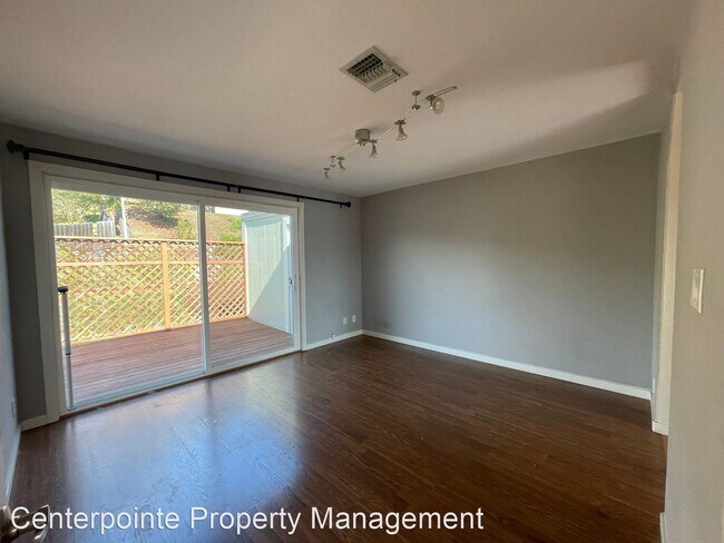 Building Photo - 3 br, 2.5 bath House - 1770 NE Beulah Dr