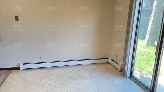 Foto del edificio - 1624 Azalea Dr