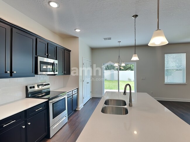 6194 Little Bluff Circle - House Rental in Mascotte, FL | Apartments.com