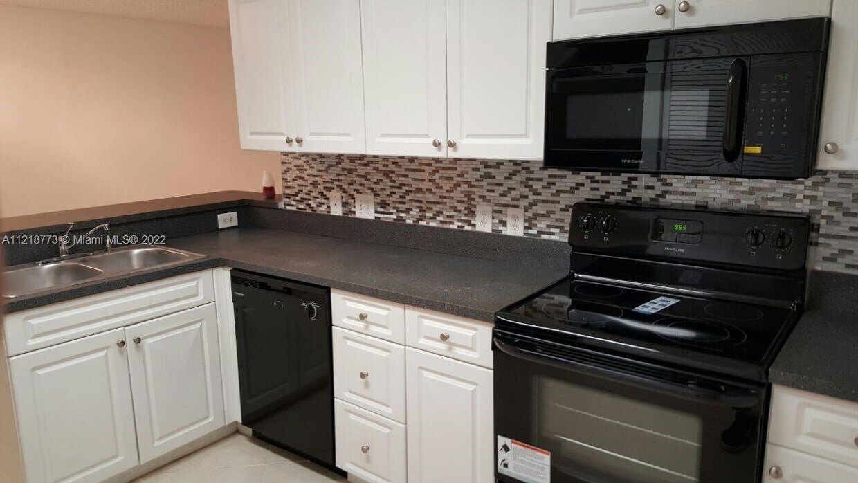 Foto principal - 155 NW 96th Ter