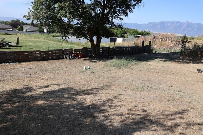 Building Photo - 380 E 700 S