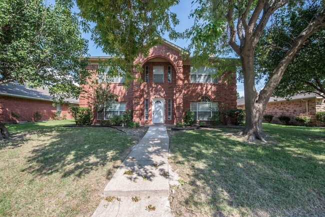 Building Photo - 2110 Loretta Ln