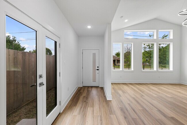 Foto del edificio - 8109 Hamlet St