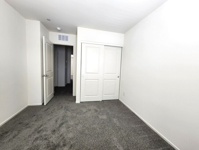 Building Photo - Modern 3-Bedroom, 3-Bathroom Home with Sma...