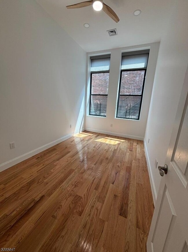 Building Photo - 189 Main St