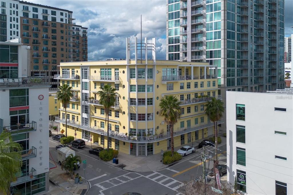Foto principal - 1212 E Whiting St