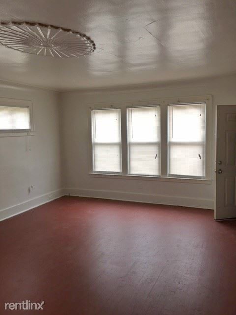 Building Photo - 4628 Van Dyke St