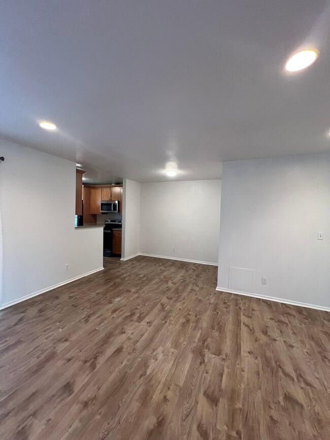 Foto del edificio - 1676 Maple Ave