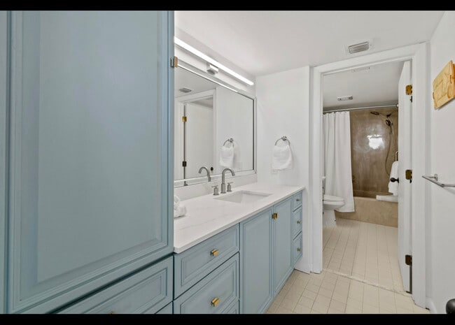 En suite - 5047 N Highway A1A