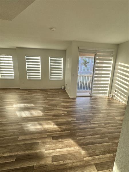 Foto del edificio - 6492 W Sample Rd