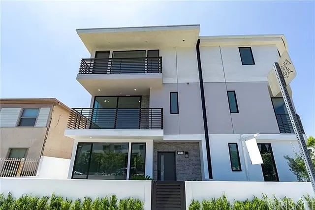 Building Photo - 5061 Laurel Canyon Blvd