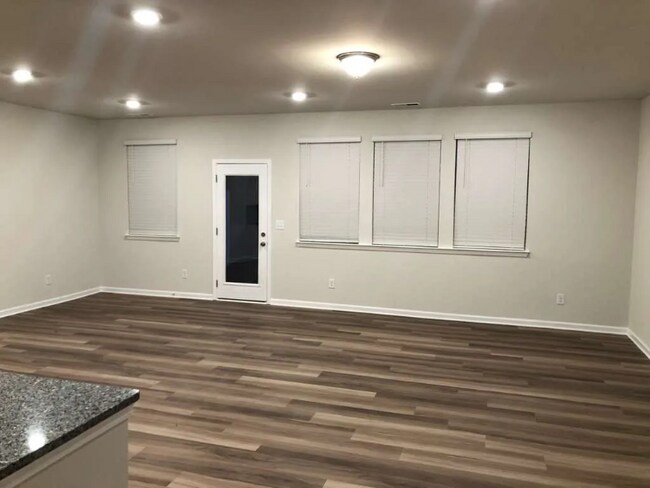 Foto del edificio - 3131 Glenn Hope Wy