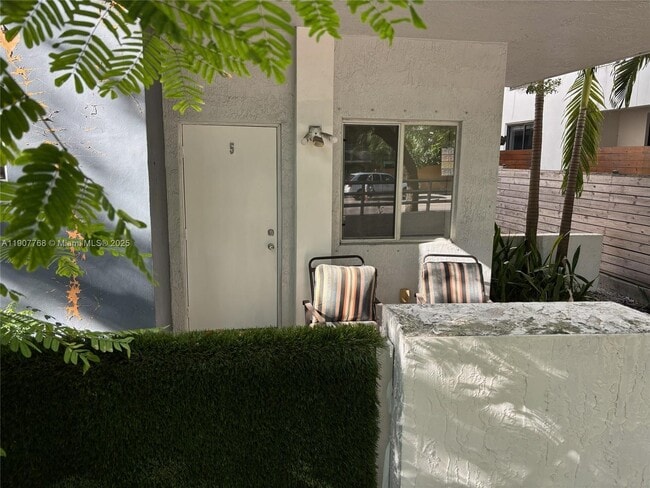 Foto del edificio - 3299 Bird Ave