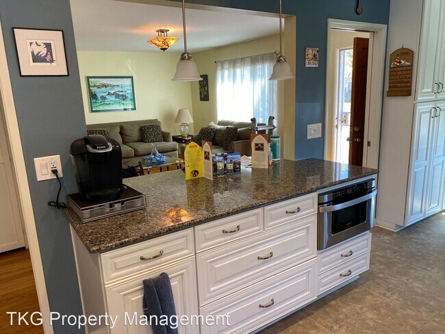 Building Photo - 6 br, 3 bath House - 1125 E Mayfair Ave