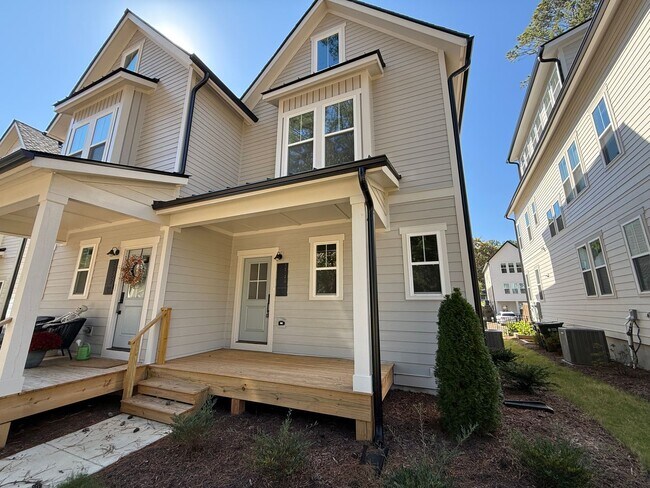 Foto del edificio - **OFFERING RENT PROMOTION FOR FIRST 6 MONTHS, WAIVED APPLICATION FEES & $200 MOVE IN PROMOTION** ...