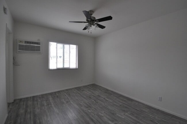 Building Photo - 10645 Valley Spring Ln