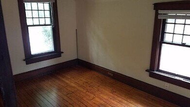 Building Photo - 2137 Waldeck Ave