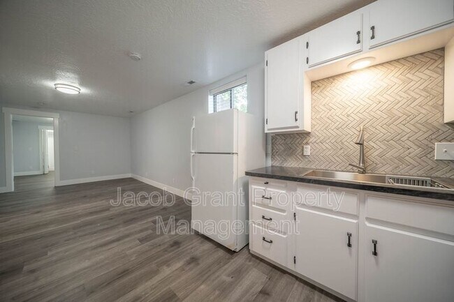Foto del edificio - 1170 St Clair Rd