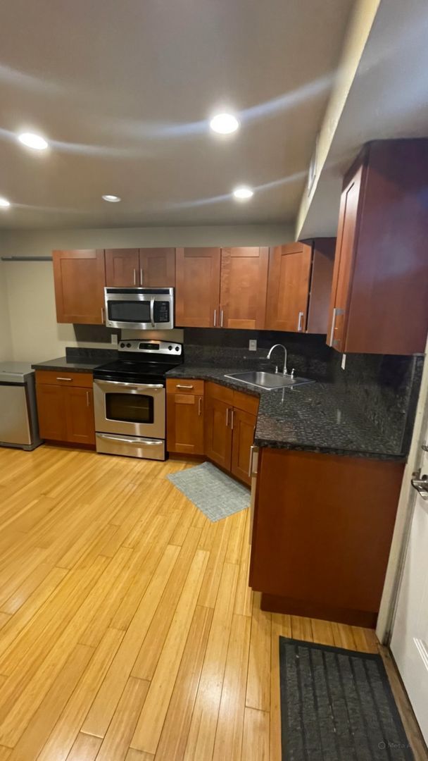 Foto del edificio - 2 Bedroom House with an office for Rent in South Side!