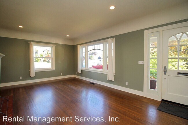Building Photo - 2 br, 1 bath House - 4405 SW Condor Ave