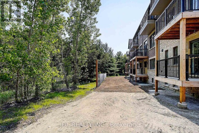 Building Photo - 1 W Vlg Ln