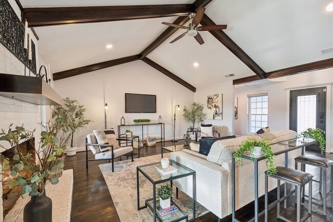 Building Photo - 1208 Scenic Dr