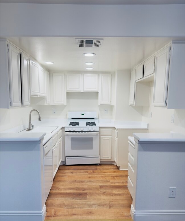 Building Photo - 13022 Riverside Dr