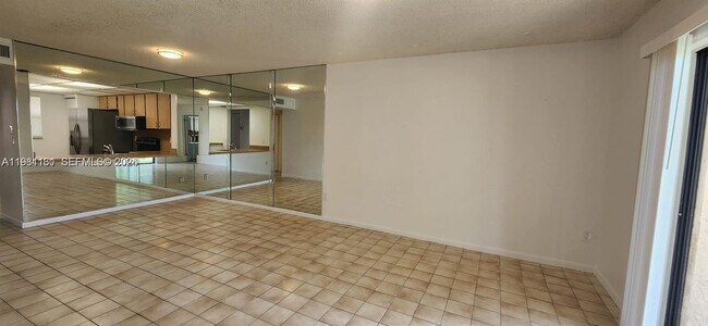 Foto del edificio - 880 NE 207th Terrace