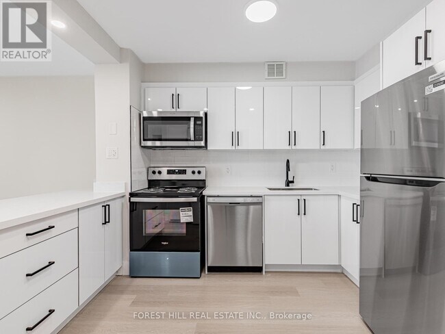 Building Photo - 141-141 Lyon Ct