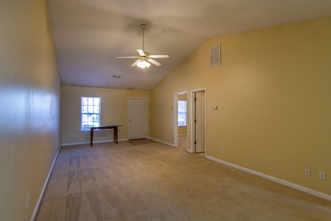 Building Photo - 113 Ginkgo Ln