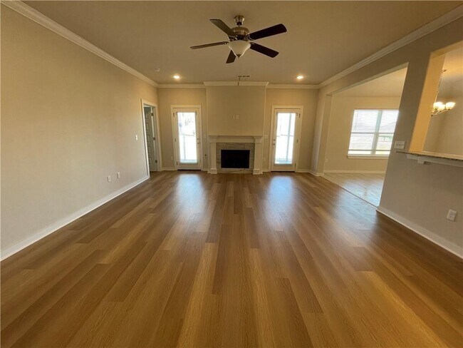 Building Photo - 416 Emerald Woods